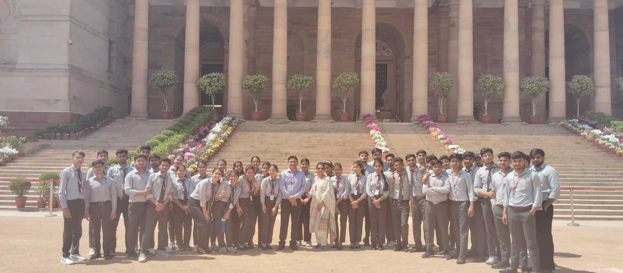 ITS CPS BBA BCA first and second year students group photo at Rashtrapati Bhavan Amrit Udyan Museum New Delhi educational visit March 2025